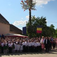 Maibaumfest in Sanktanna mit Jugendblaskapelle und Schülertrachtenpaaren